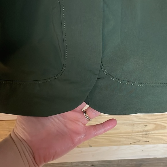 Eddie Bauer size Large Lightweight Olive Green Jacket with Zip Up Pockets - Picture 6 of 8